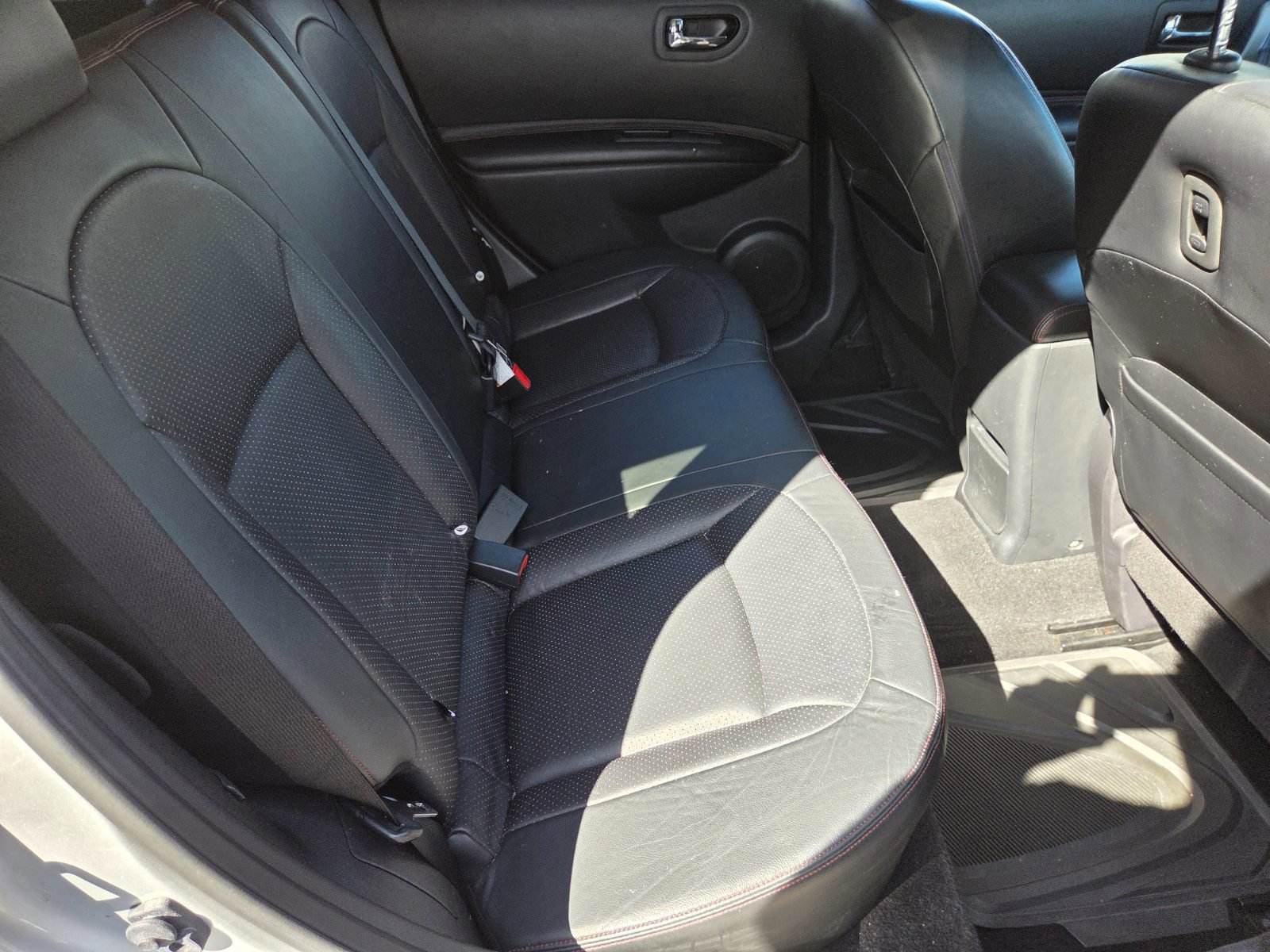 Used 2011 Nissan Rogue SV w/ SL Pkg image 13