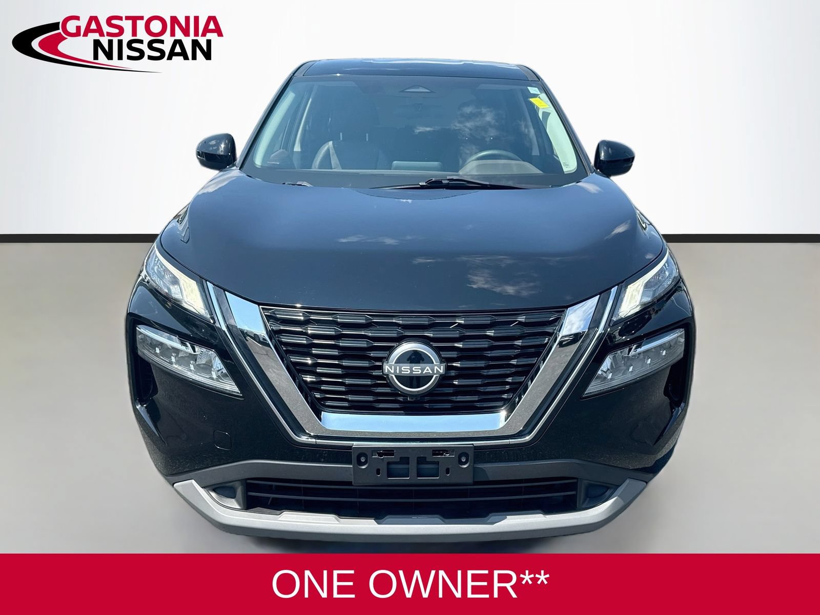 Used 2022 Nissan Rogue SV FWD image 2