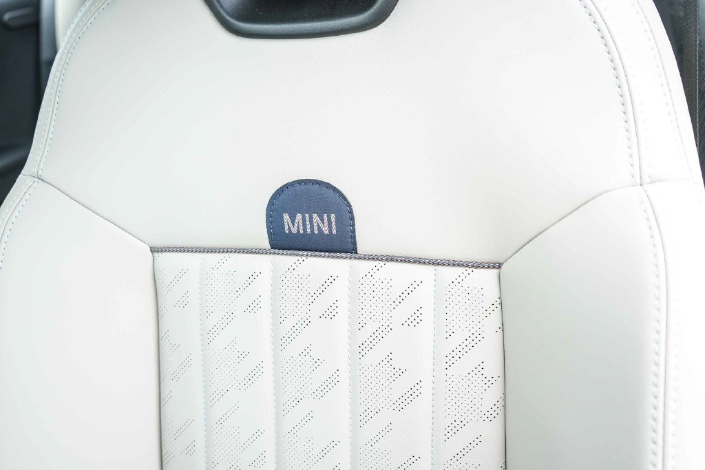 Used 2026 MINI Cooper 2-Door Hardtop FWD image 25