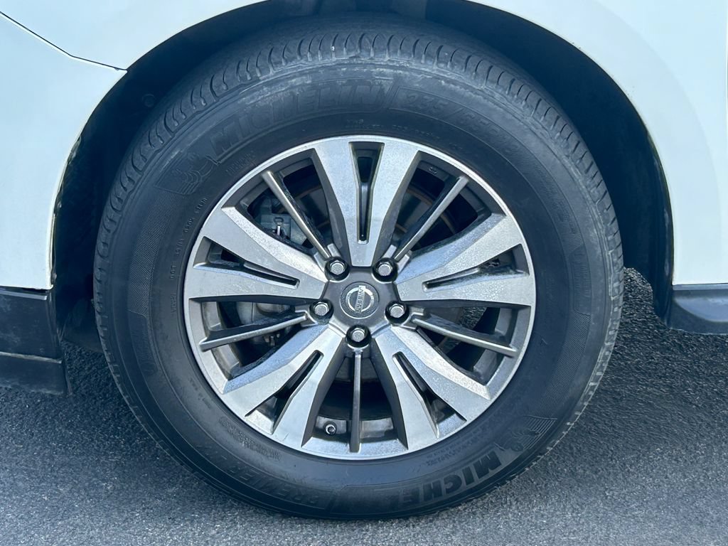 Used 2018 Nissan Pathfinder SV FWD image 13