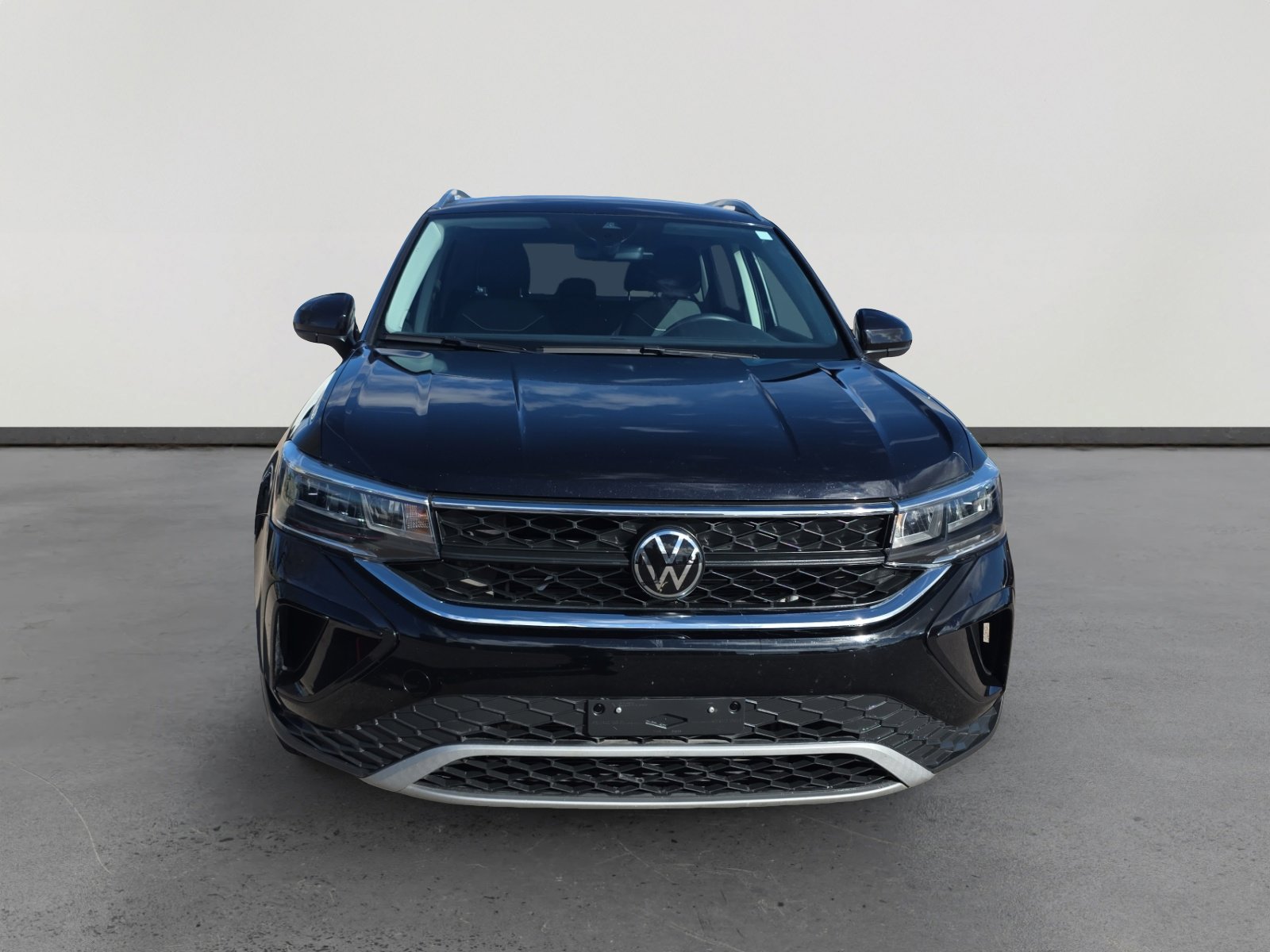 Certified 2023 Volkswagen Taos SE w/ Black Wheel Package image 8