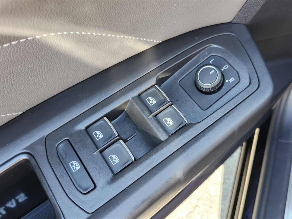 Used 2022 Volkswagen Atlas Cross Sport SE image 28