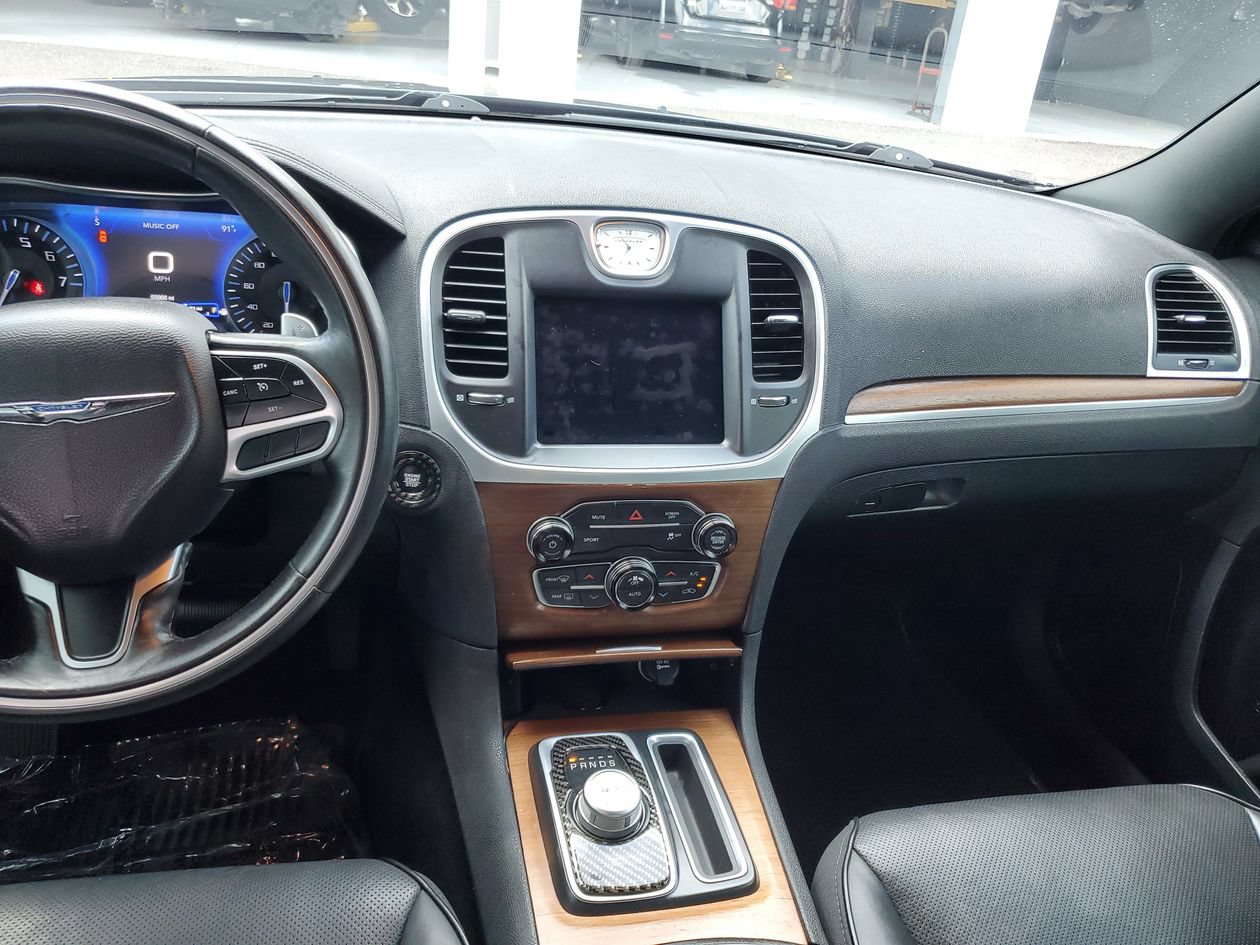 Used 2019 Chrysler 300 C RWD image 12