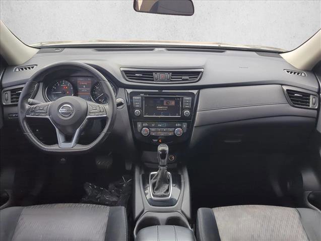 Used 2018 Nissan Rogue SV image 16