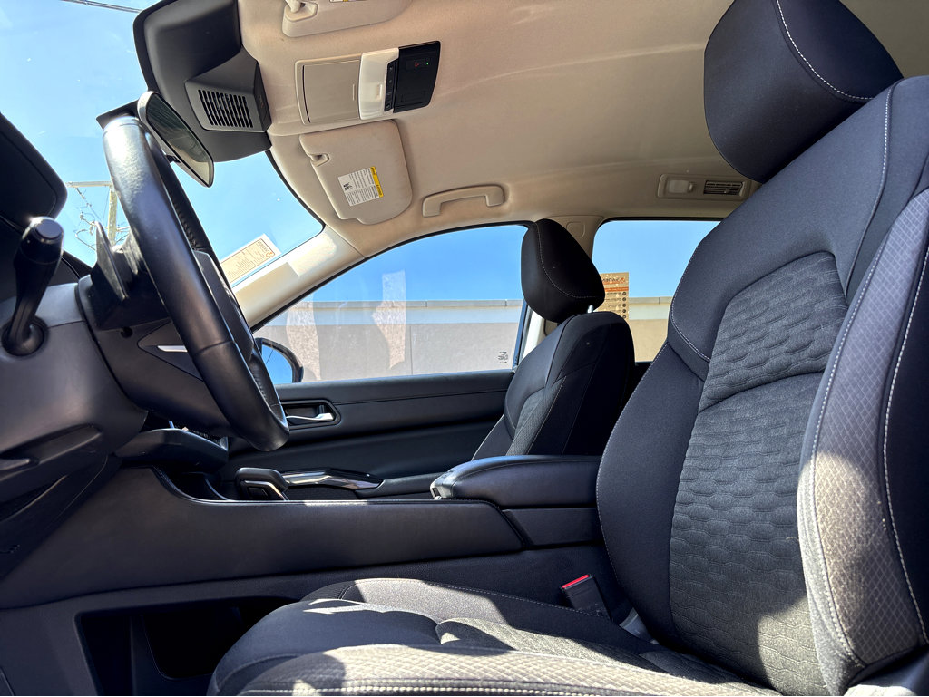 Used 2022 Nissan Pathfinder SV w/ SV Black Package image 11