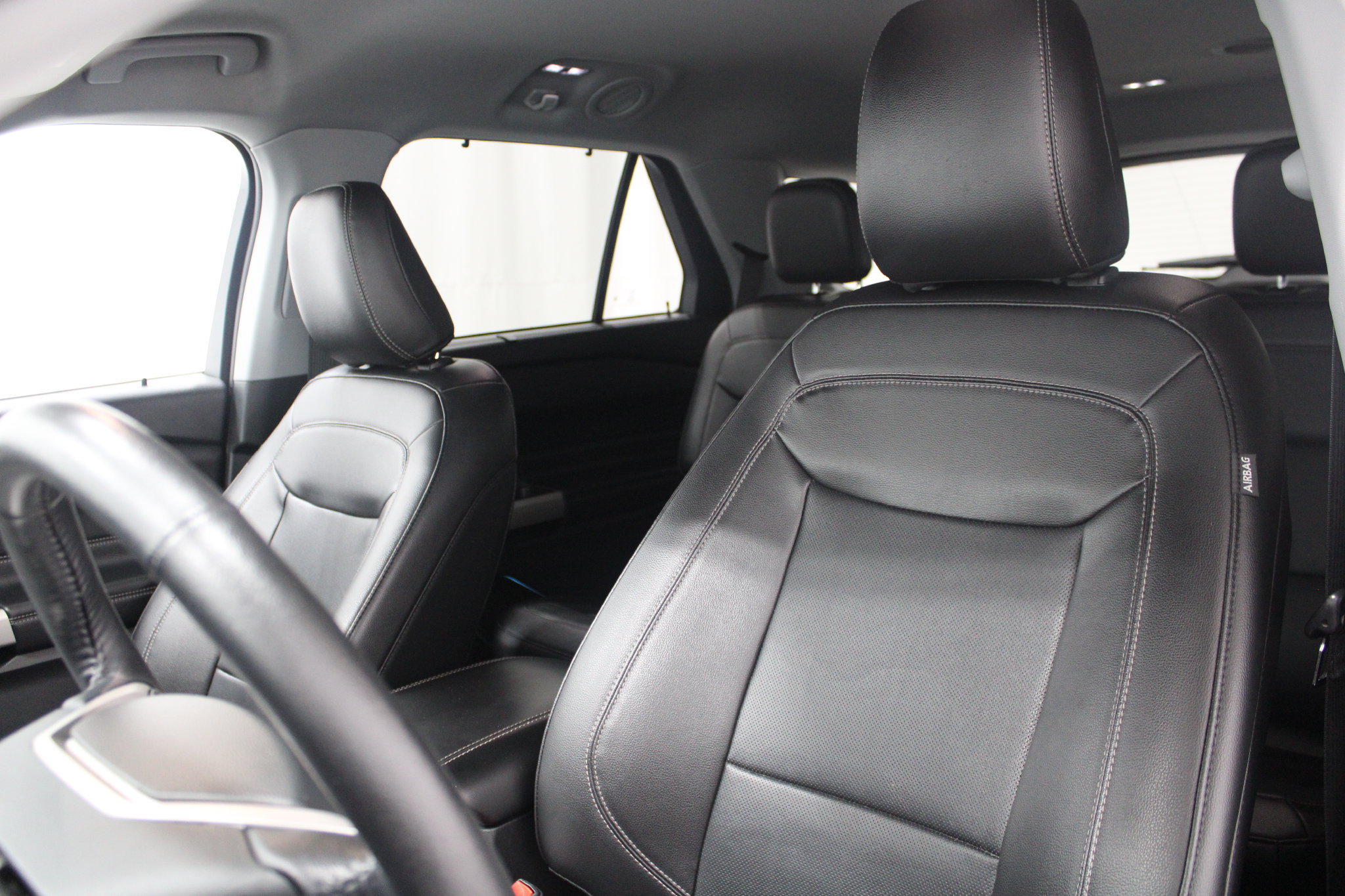 Used 2023 Ford Explorer Limited w/ Equipment Group 301A AWD/4WD image 14