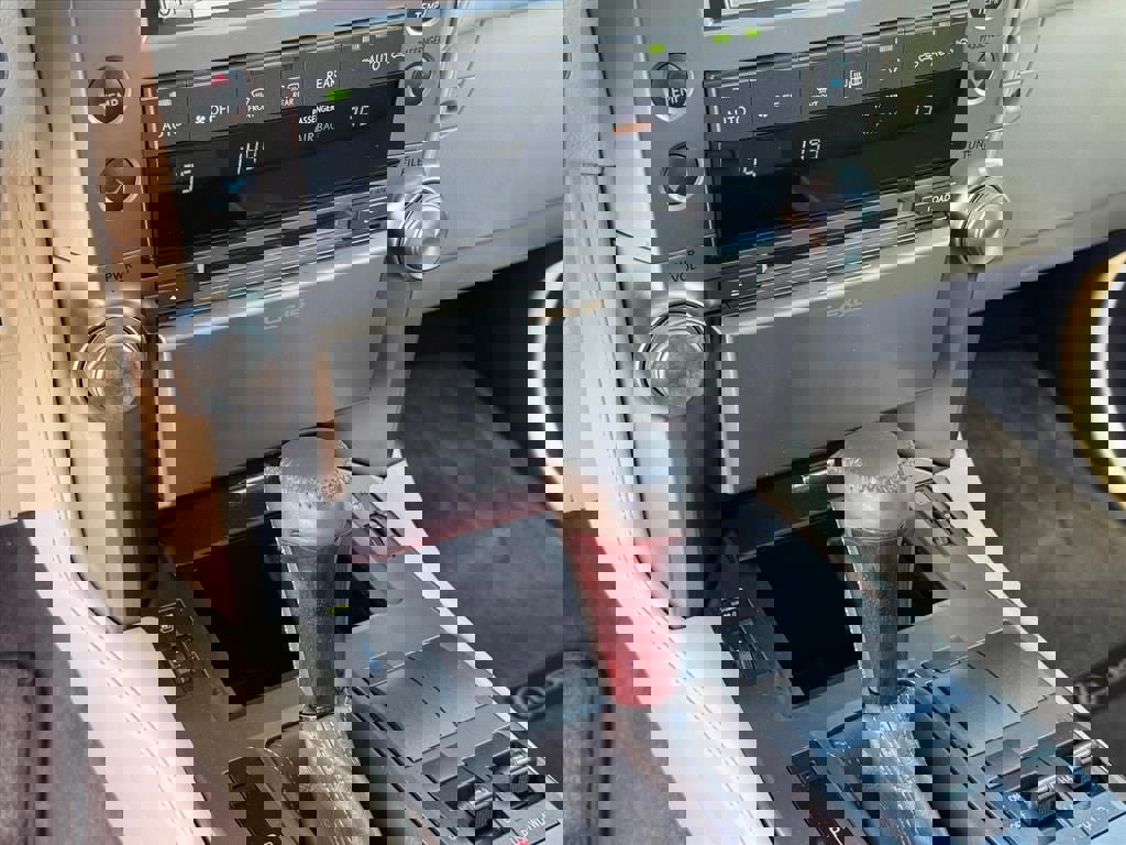 Used 2013 Lexus GX 460 w/ Comfort Plus Pkg image 22