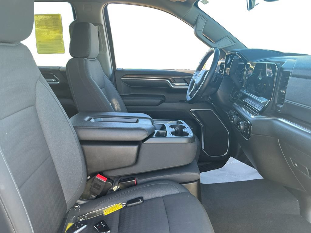 Used 2025 Chevrolet Silverado 1500 LT AWD/4WD image 16