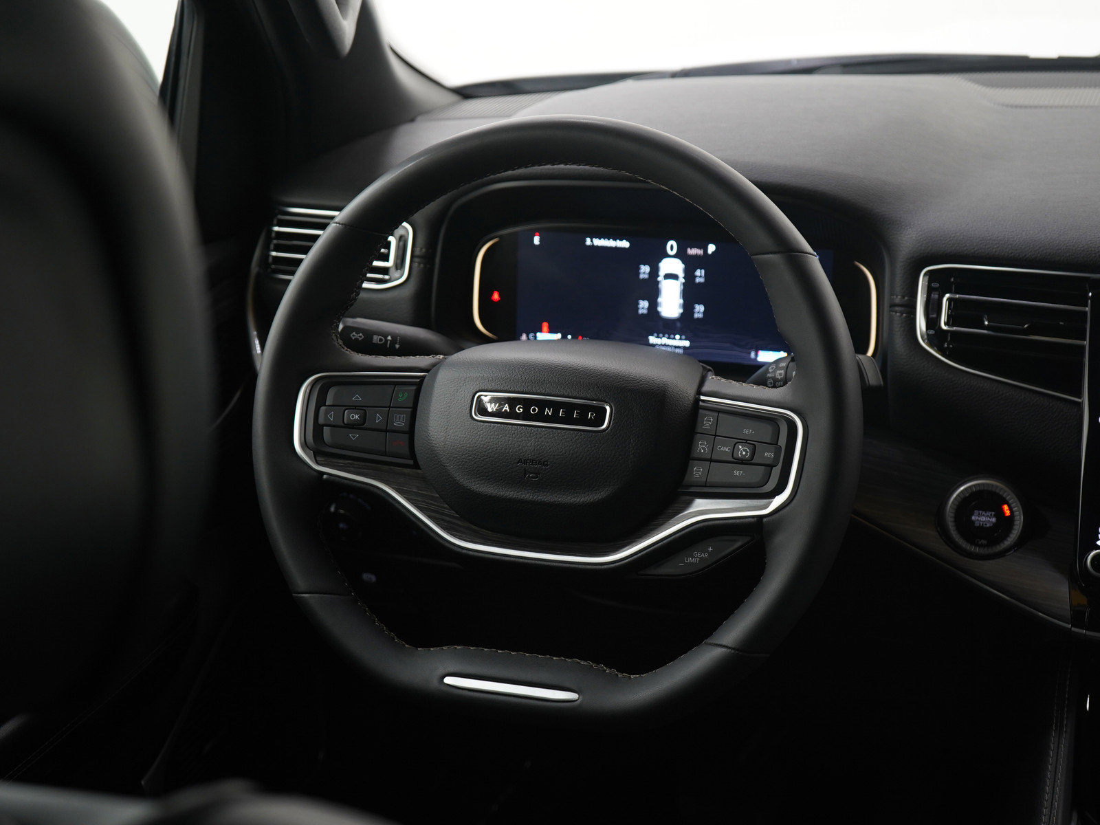 Used 2024 Jeep Wagoneer L Series II w/ Flexible Seating Group image 19