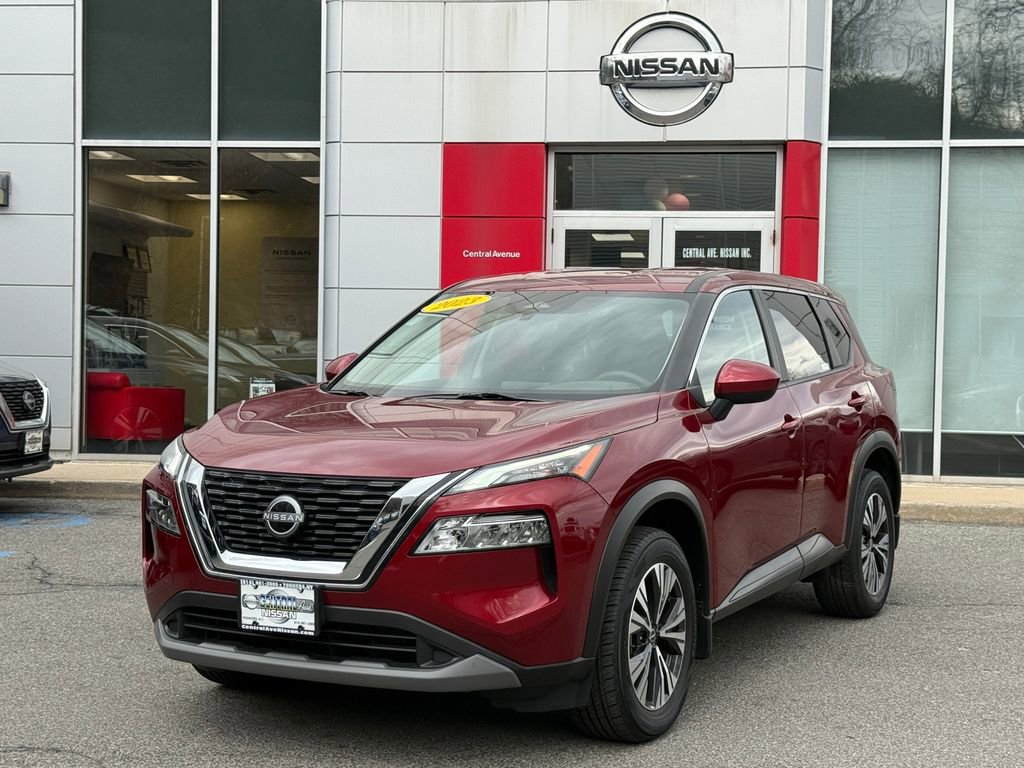 Used 2023 Nissan Rogue SV image 1
