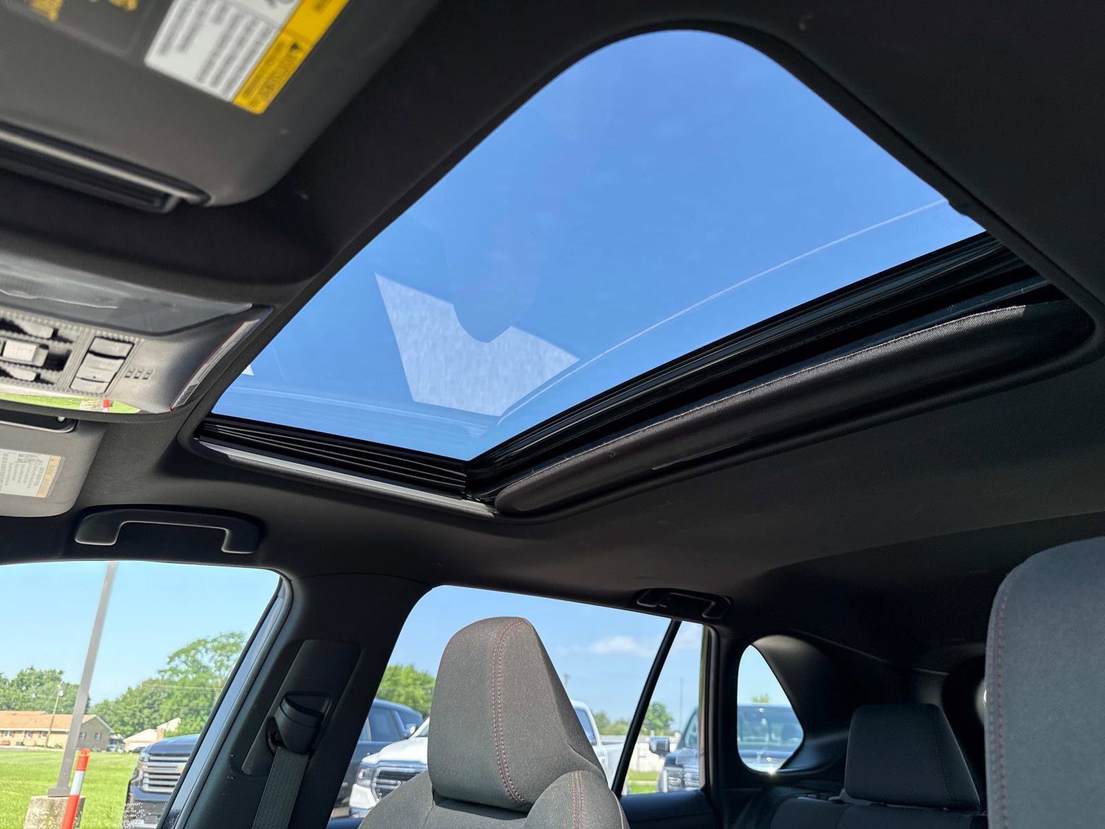 Used 2021 Toyota RAV4 SE image 3