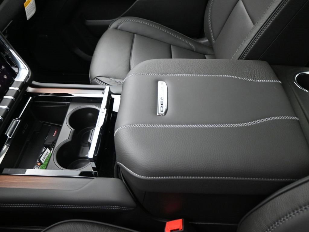 New 2025 GMC Yukon XL Denali w/ Denali Reserve Package image 19