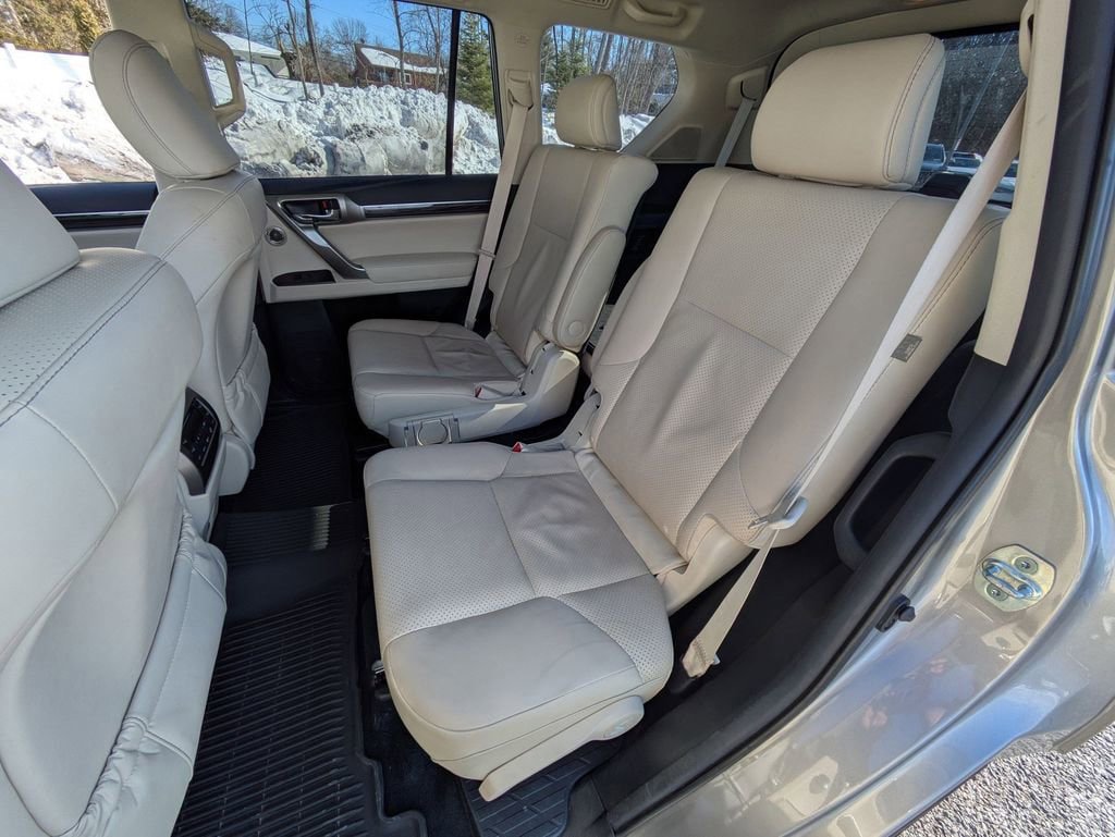 Used 2023 Lexus GX 460 Luxury w/ Sport Design Package image 21
