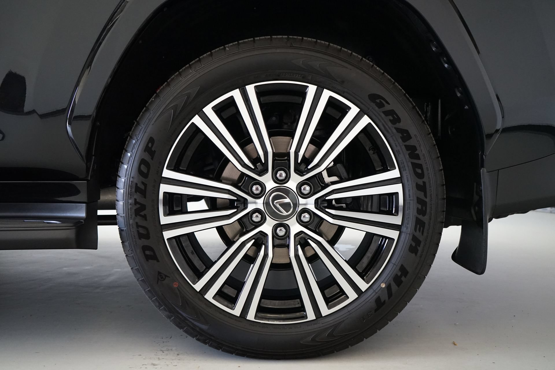 Used 2026 Lexus LX 600 4WD w/ Luxury Package image 37