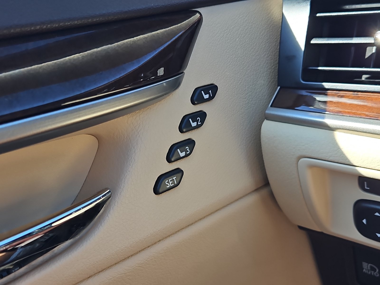 Used 2018 Lexus ES 350 w/ Luxury Package w/Wood Trim FWD image 16