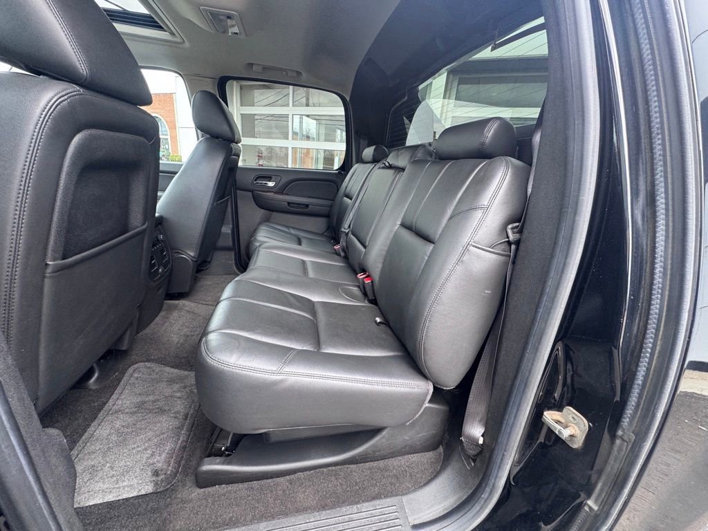 Used 2013 Chevrolet Avalanche LT image 22