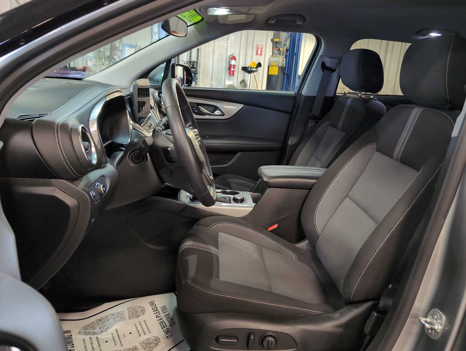 Used 2025 Chevrolet Blazer LT AWD/4WD image 19