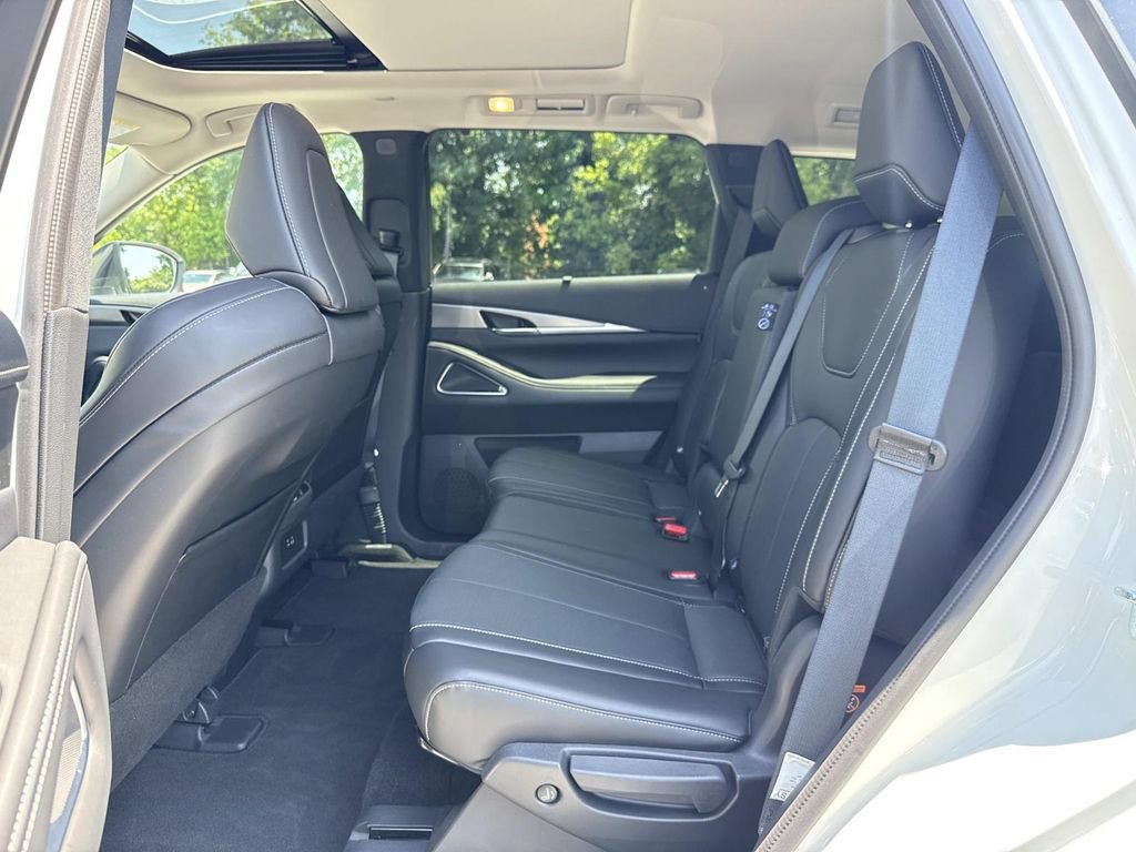 Certified 2025 INFINITI QX60 Luxe w/ Vision Package AWD/4WD image 18