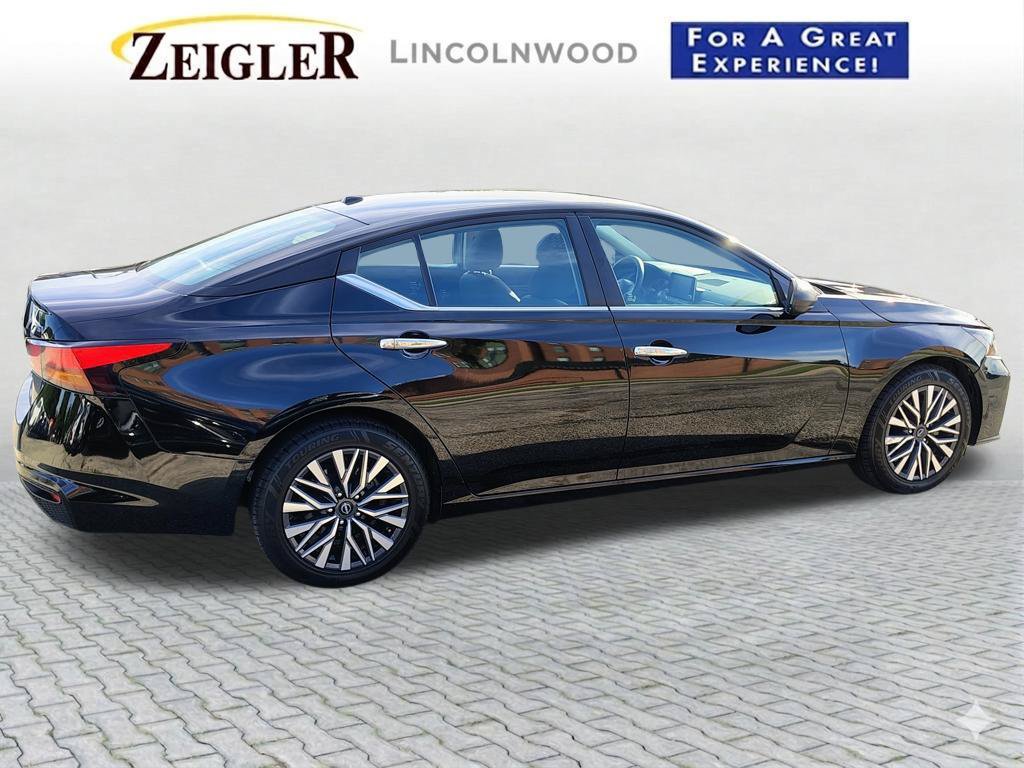 Used 2024 Nissan Altima 2.5 SV FWD image 10