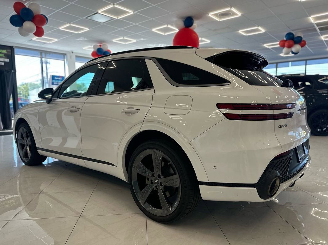 Used 2022 Genesis GV70 2.5T w/ Sport Prestige Package image 10