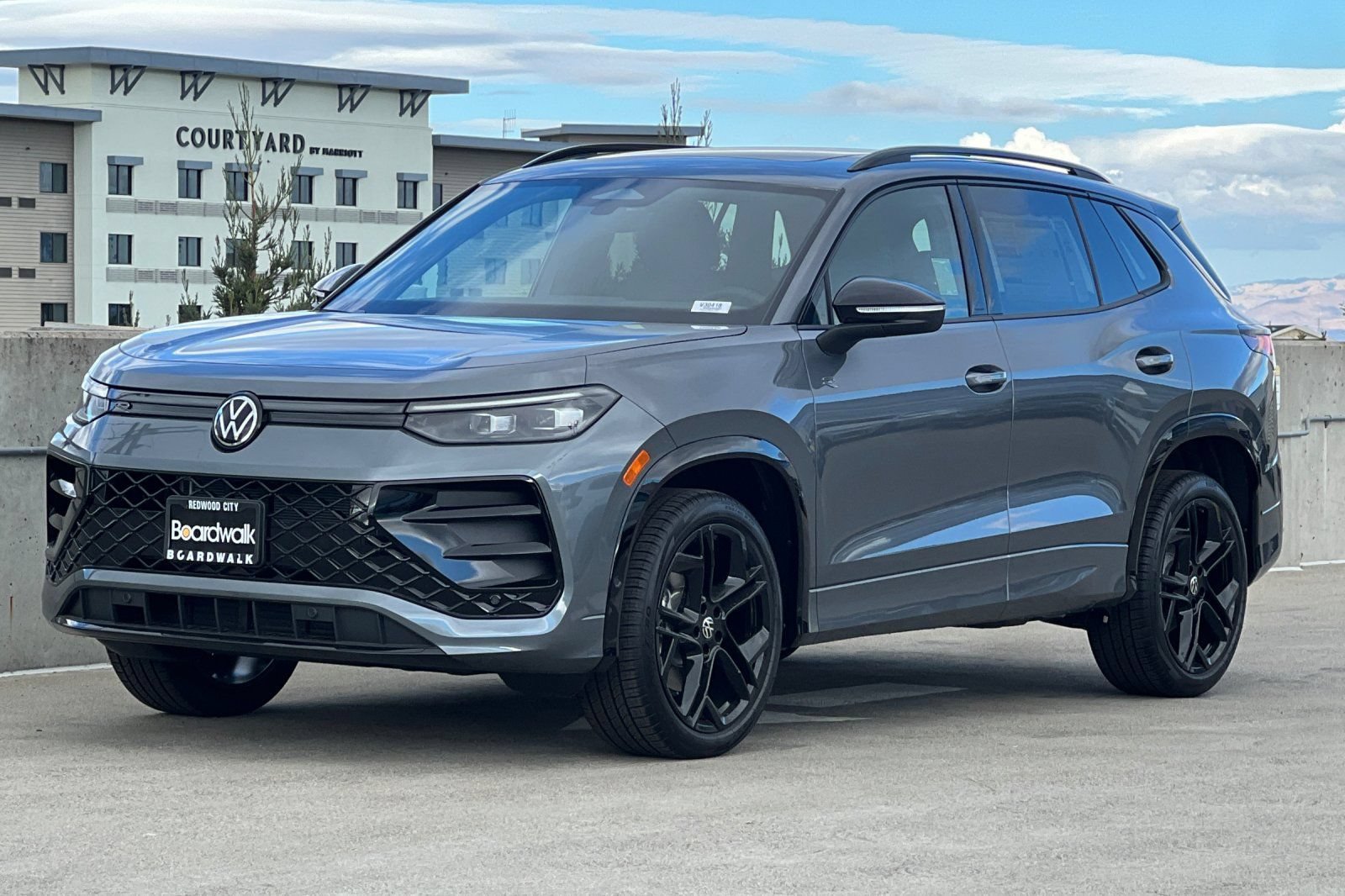 New 2026 Volkswagen Tiguan SE R-Line AWD/4WD image 8
