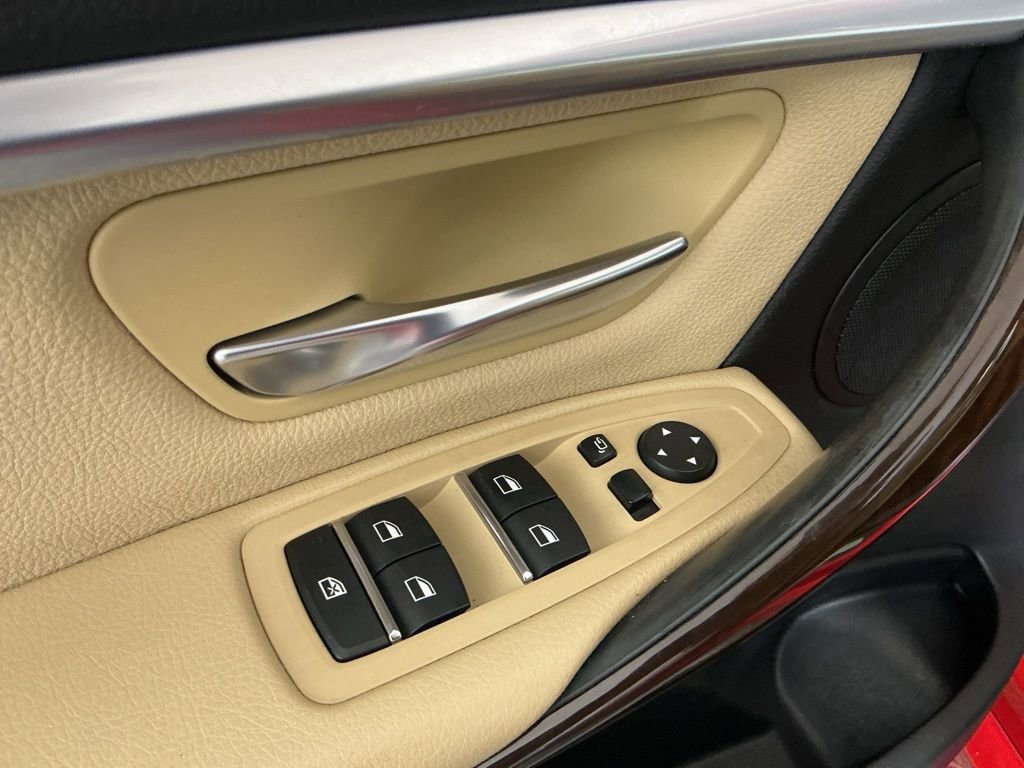 Used 2018 BMW 330e w/ Convenience Package image 17