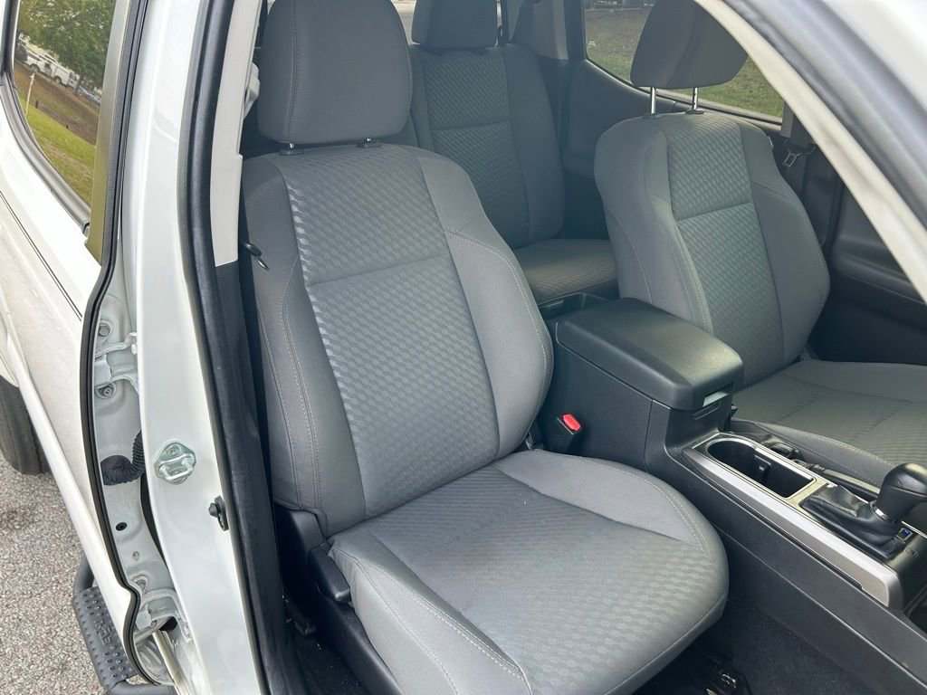 Used 2022 Toyota Tacoma SR5 w/ Technology Package image 15