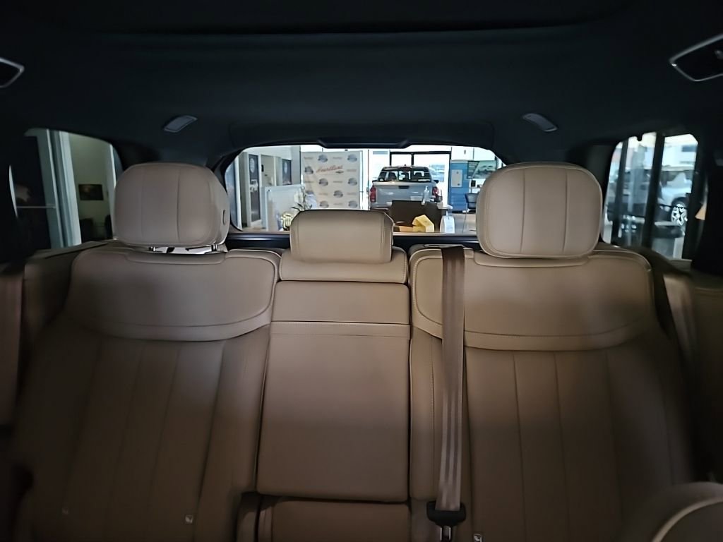 Used 2025 Land Rover Range Rover SE AWD/4WD image 22