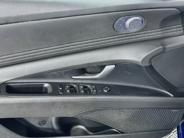 Used 2025 Hyundai Elantra Limited FWD image 27