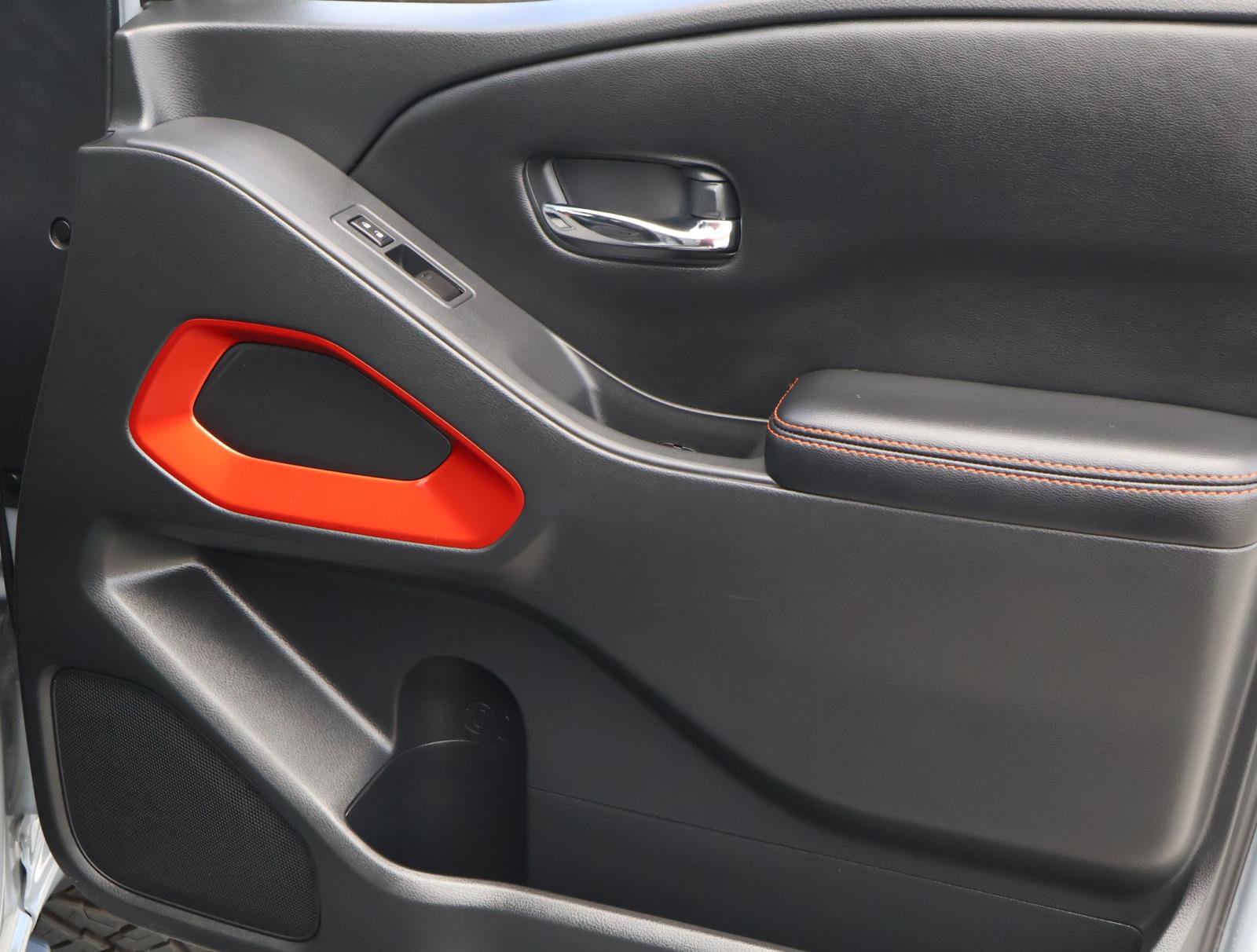 Used 2025 Nissan Frontier PRO-4X w/ Pro Convenience Package image 17