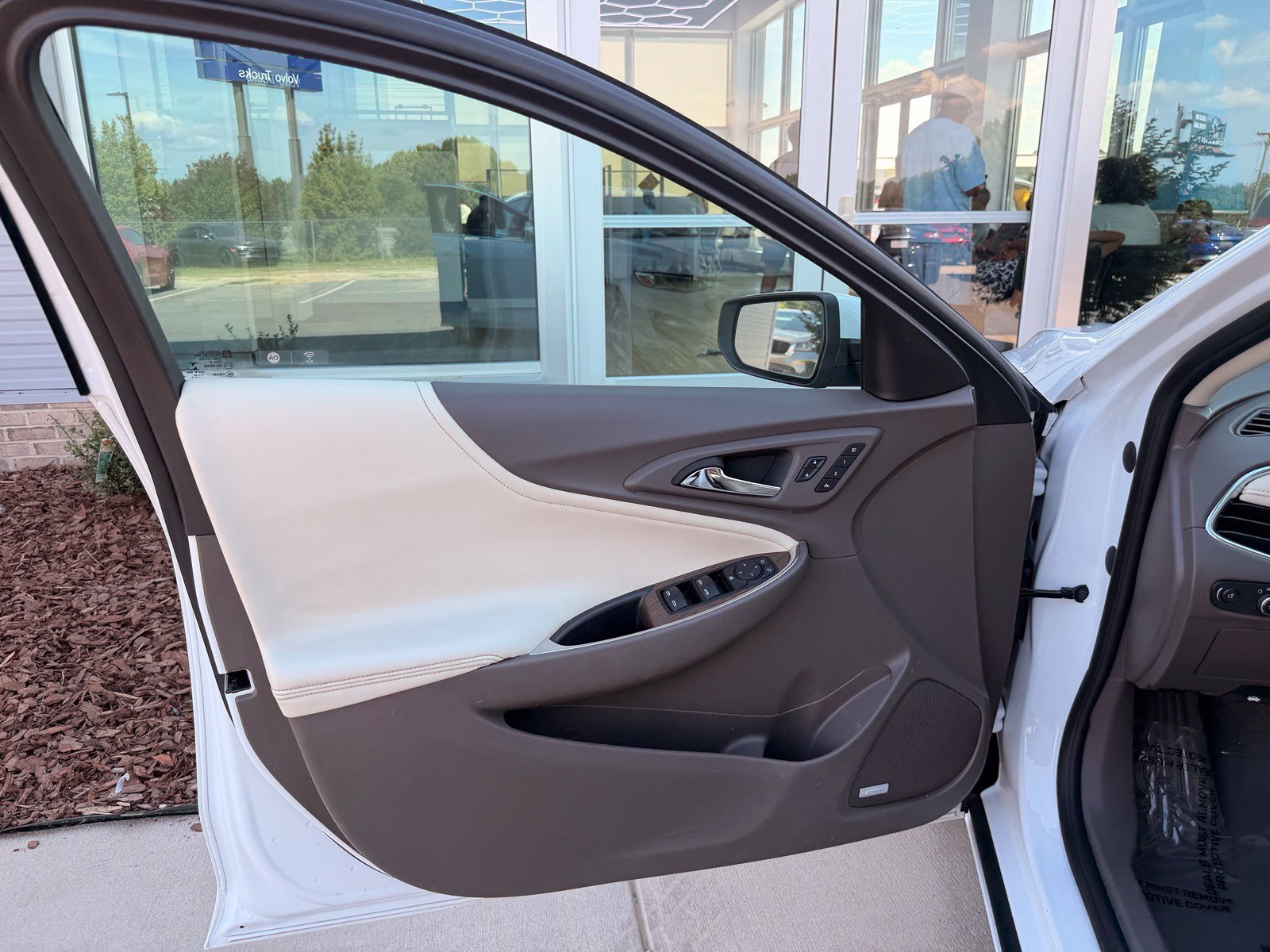 Used 2024 Chevrolet Malibu LT FWD image 11