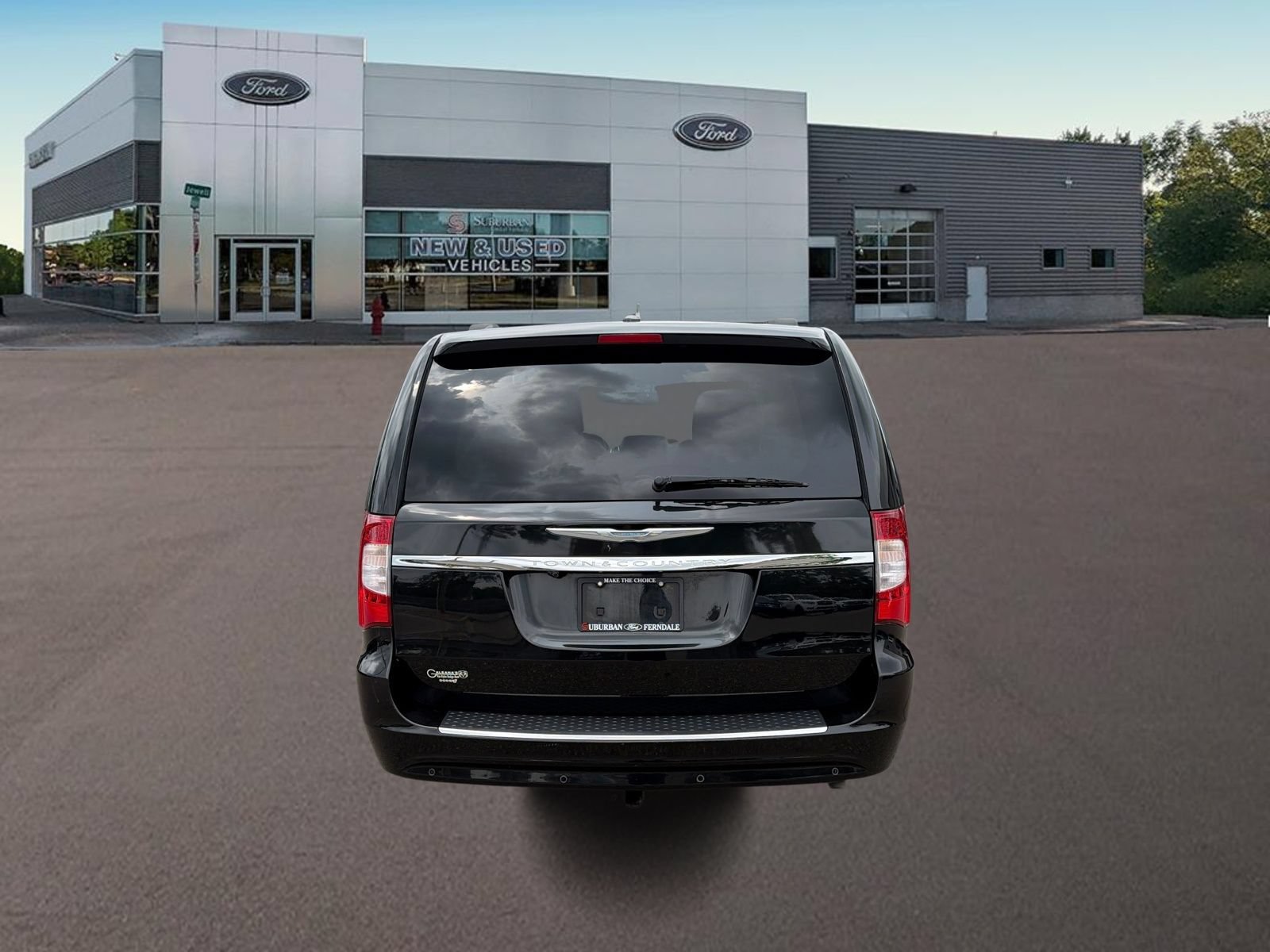 Used 2016 Chrysler Town & Country Touring-L w/ Driver Convenience Group FWD image 8