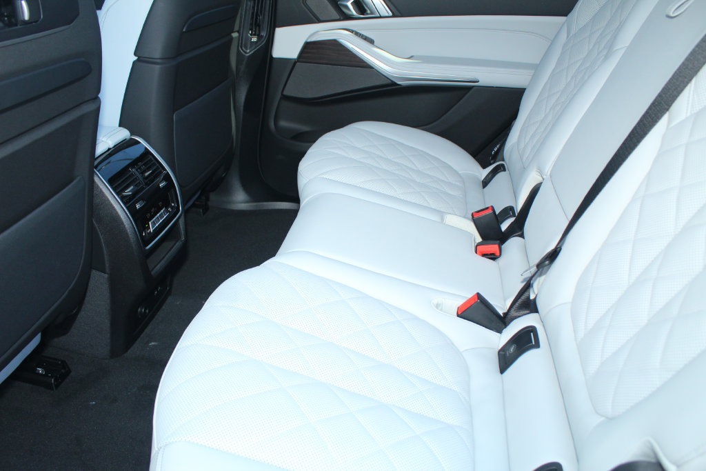 Used 2026 BMW X7 xDrive40i w/ M Sport Package AWD/4WD image 22