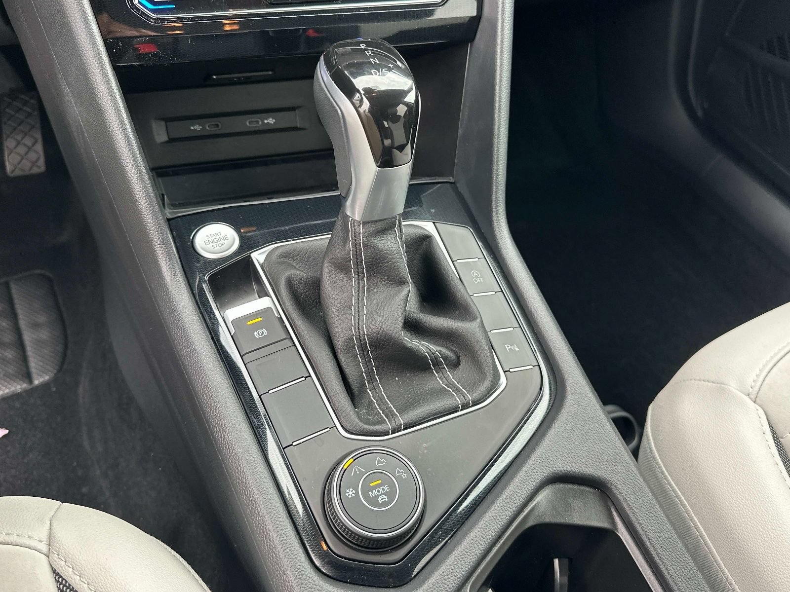 Certified 2025 Volkswagen Taos SE AWD/4WD image 19