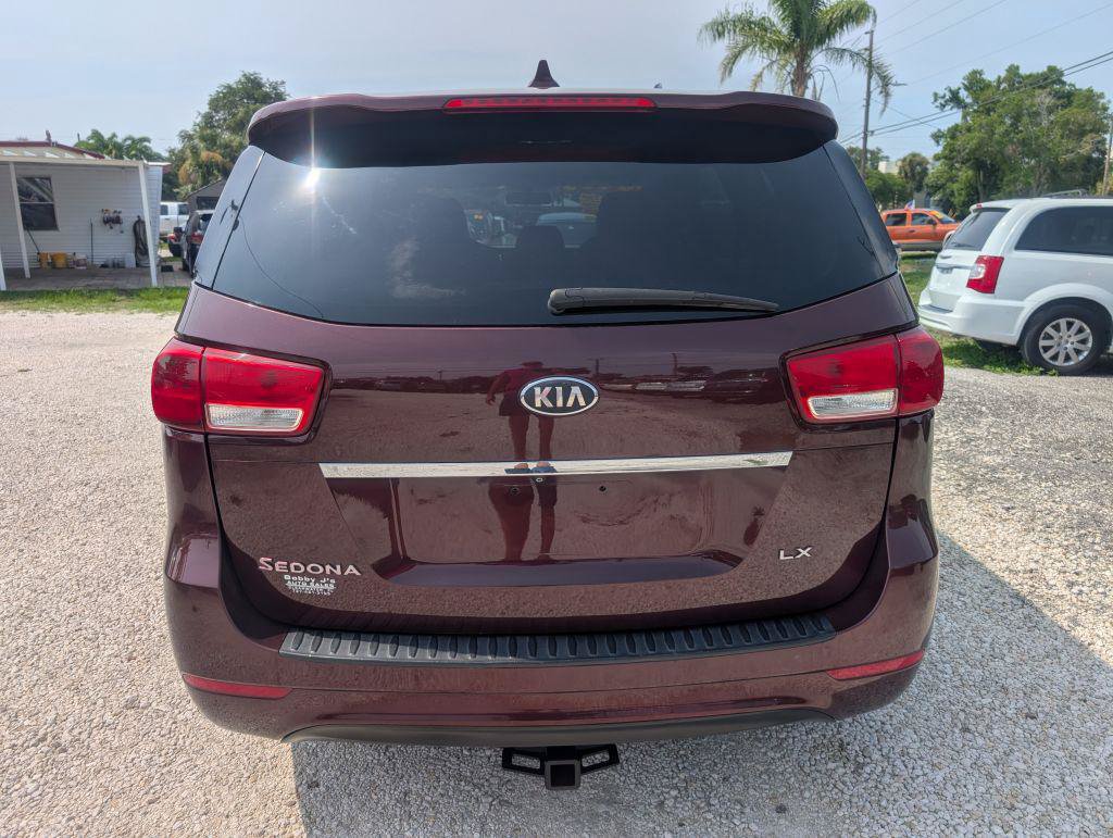 Used 2017 Kia Sedona LX FWD image 6