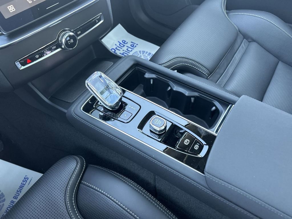 Certified 2025 Volvo XC90 T8 Ultra image 22