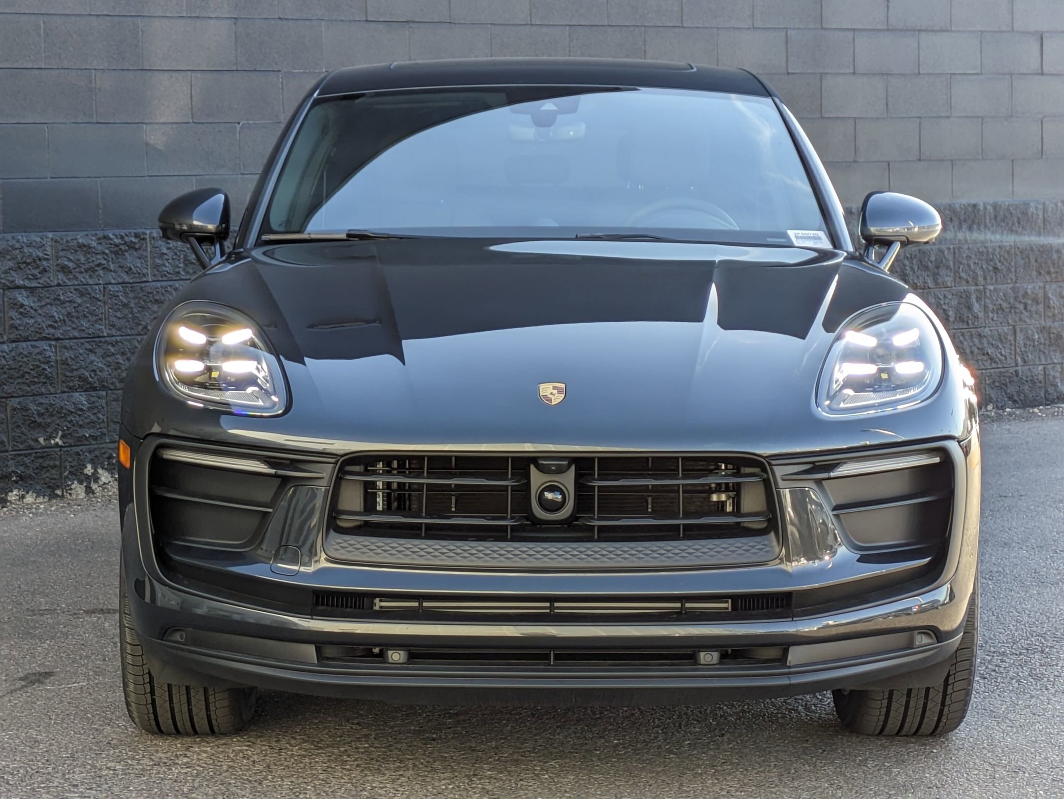 Certified 2025 Porsche Macan image 7