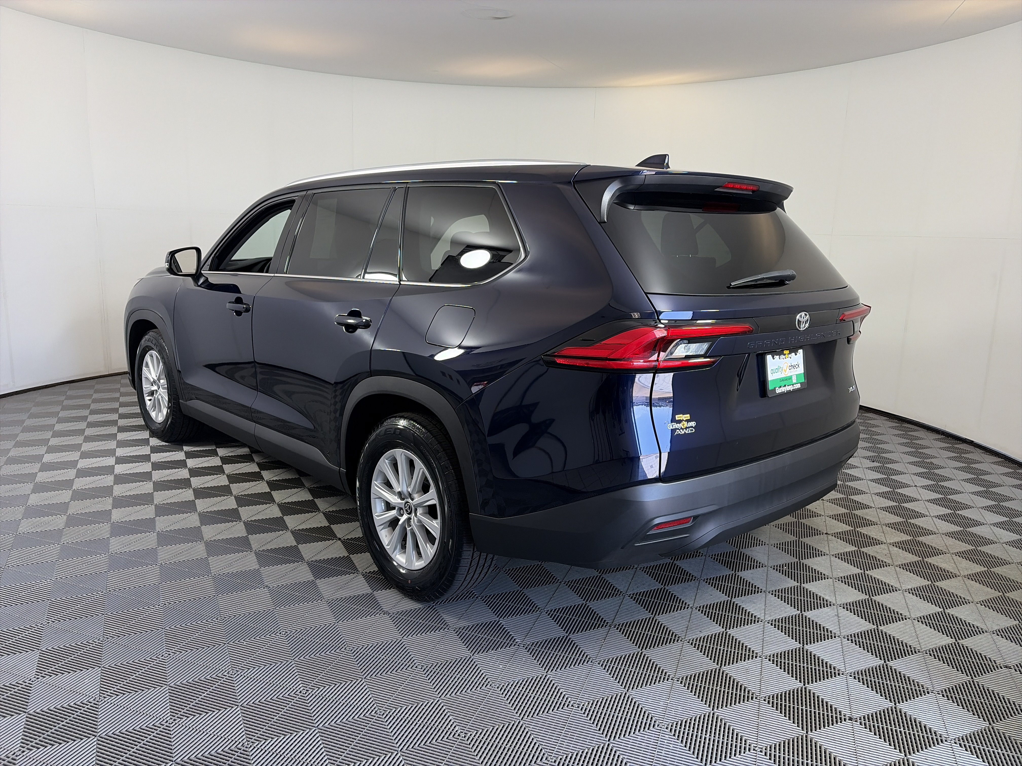Used 2024 Toyota Grand Highlander AWD image 9