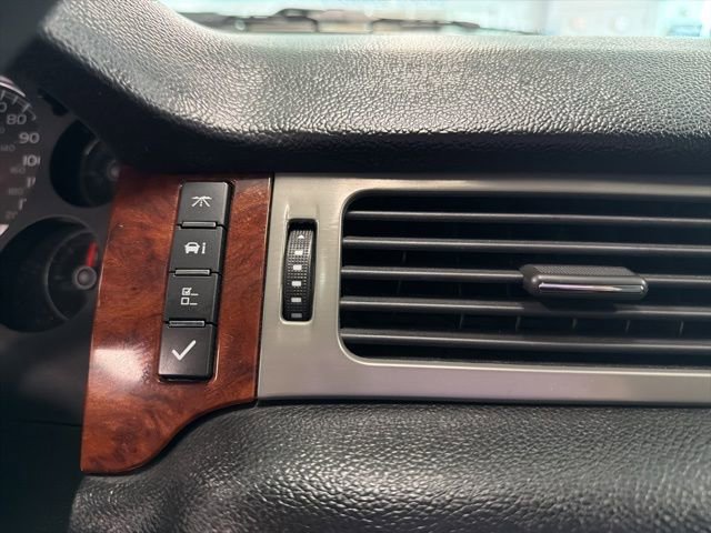 Used 2011 Chevrolet Avalanche LTZ image 24