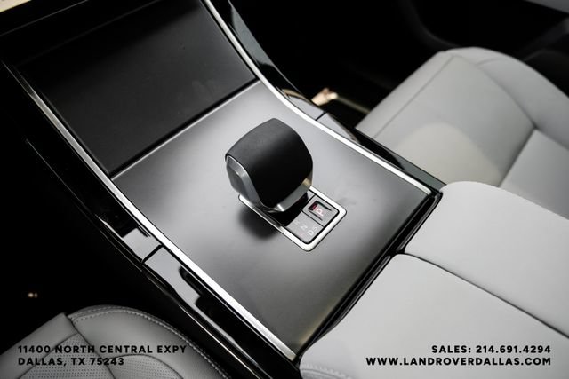 New 2026 Land Rover Range Rover Velar S AWD/4WD image 31