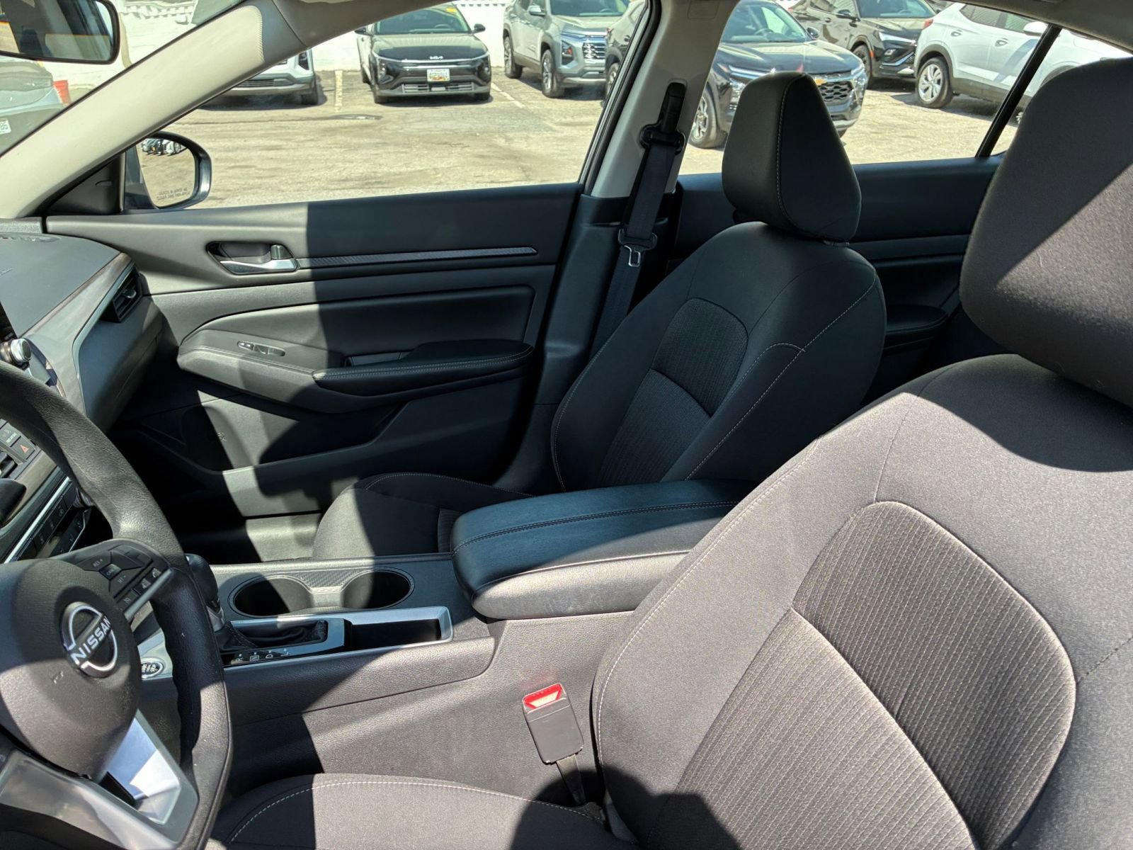 Used 2025 Nissan Altima 2.5 SV FWD image 27