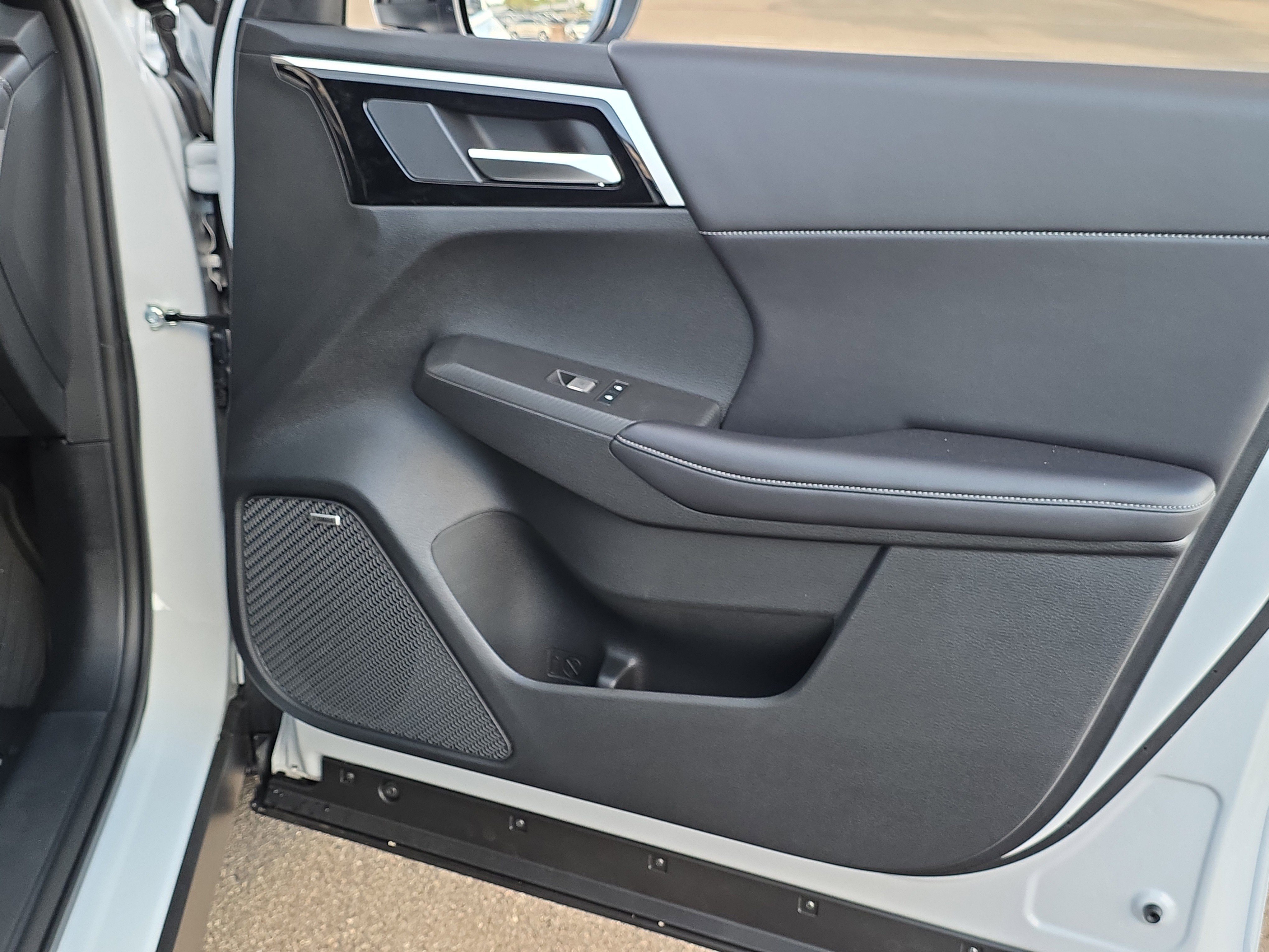New 2026 Mitsubishi Outlander LE FWD image 33