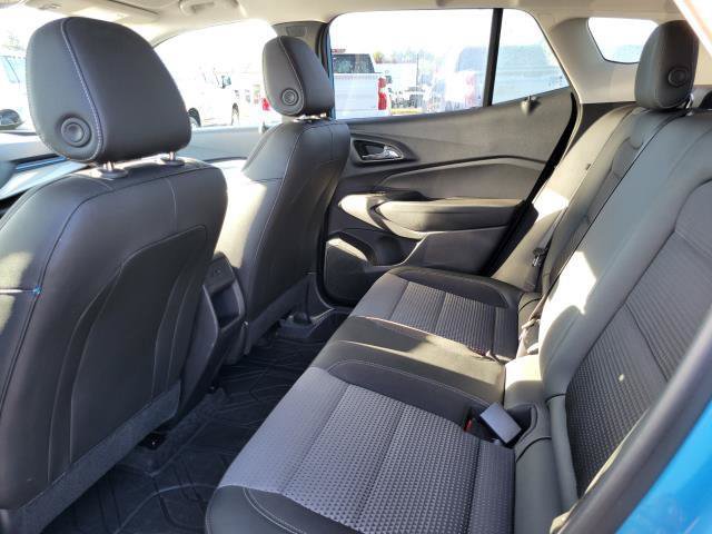 Used 2025 Chevrolet Trax LT w/ LT Convenience Package FWD image 25