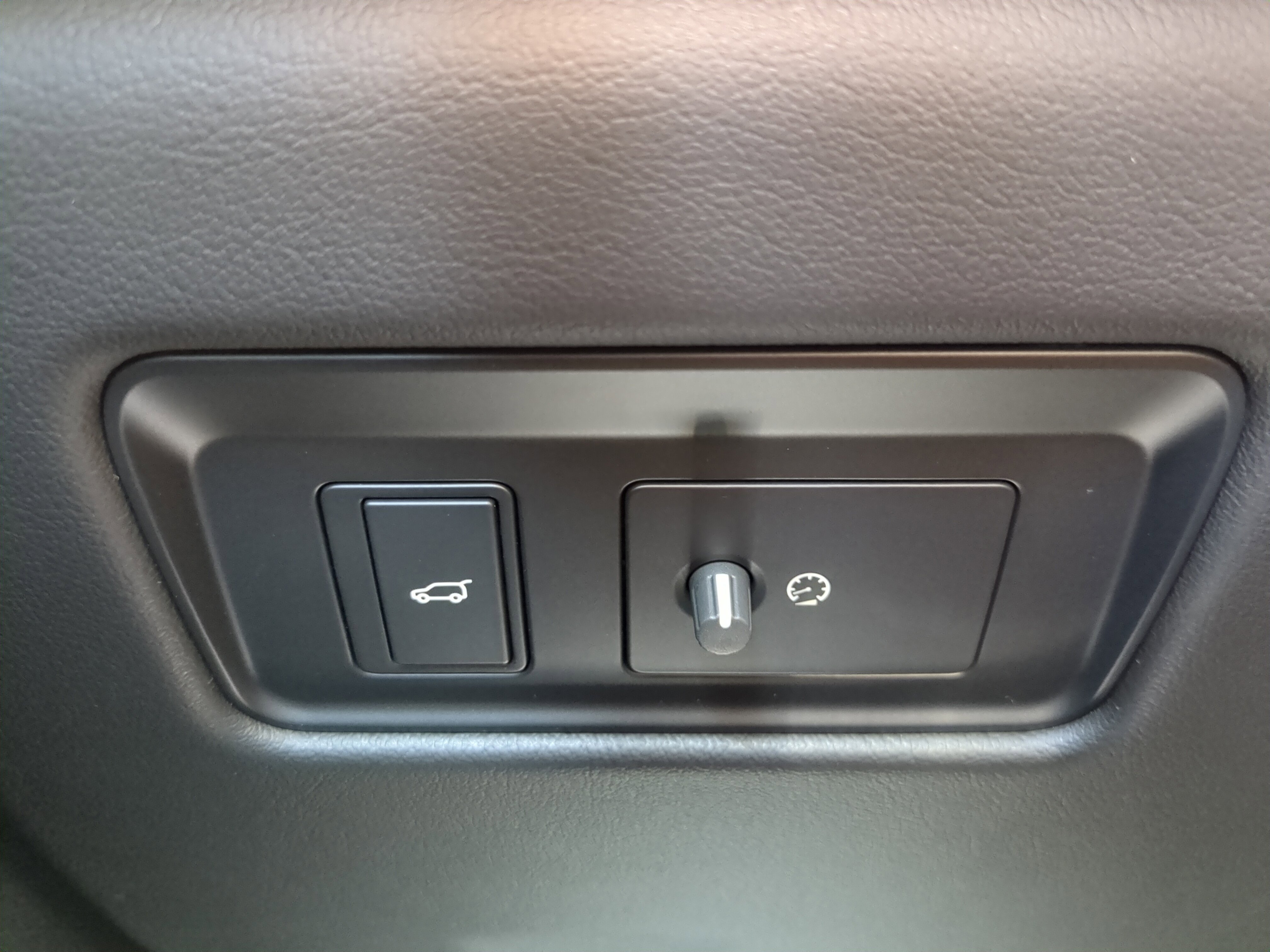 New 2026 Jaguar F-PACE R-Dynamic S image 30