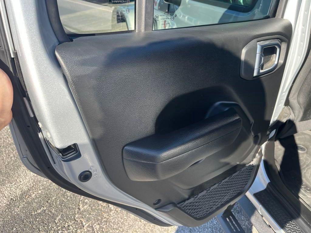Used 2022 Jeep Wrangler Unlimited Rubicon w/ Steel Bumper Group AWD/4WD image 20