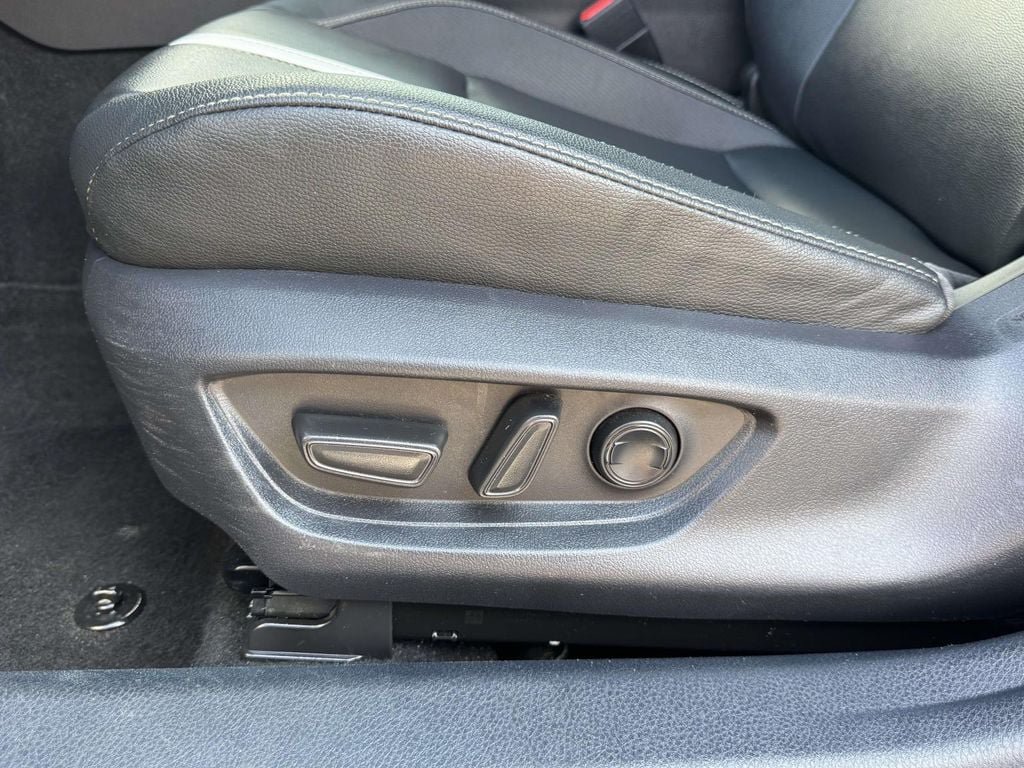 Used 2025 Toyota Camry SE FWD image 20