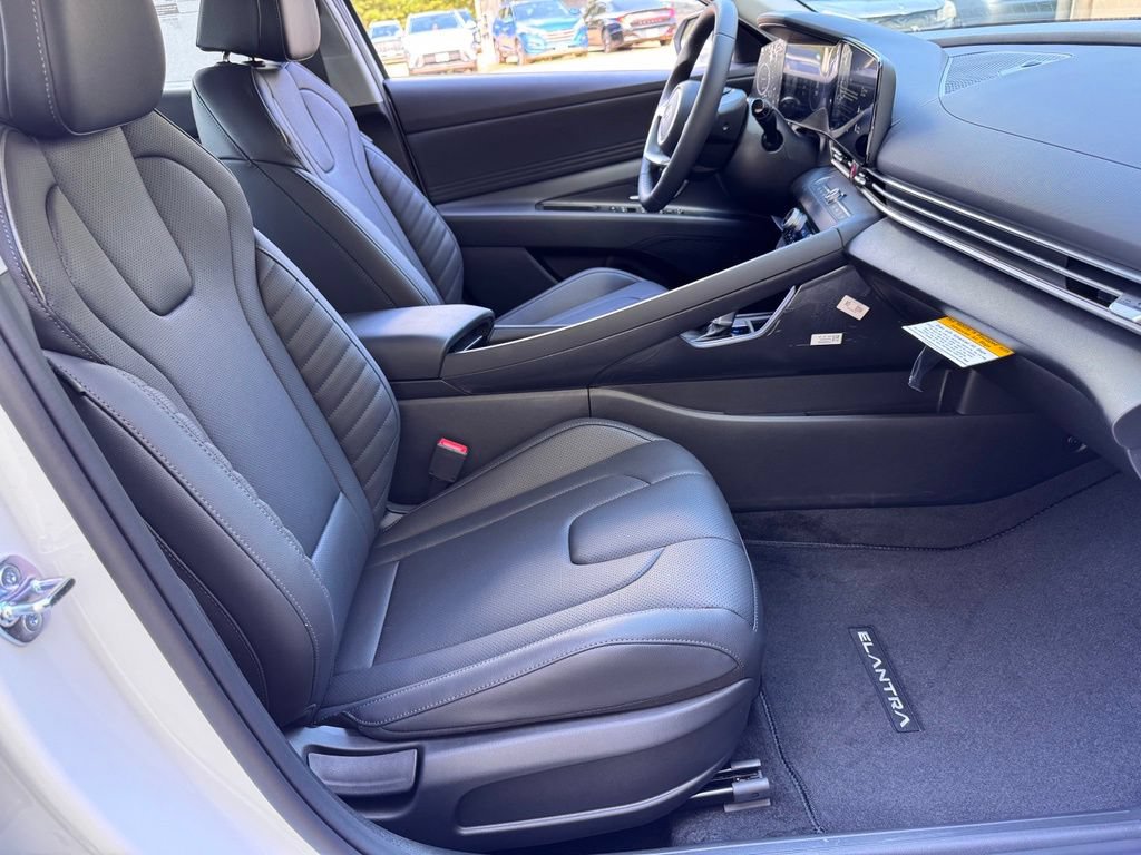New 2026 Hyundai Elantra Limited FWD image 18