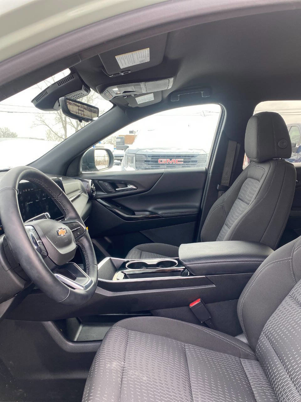 Used 2025 Chevrolet Equinox LT w/ Safety and Technology Package image 7