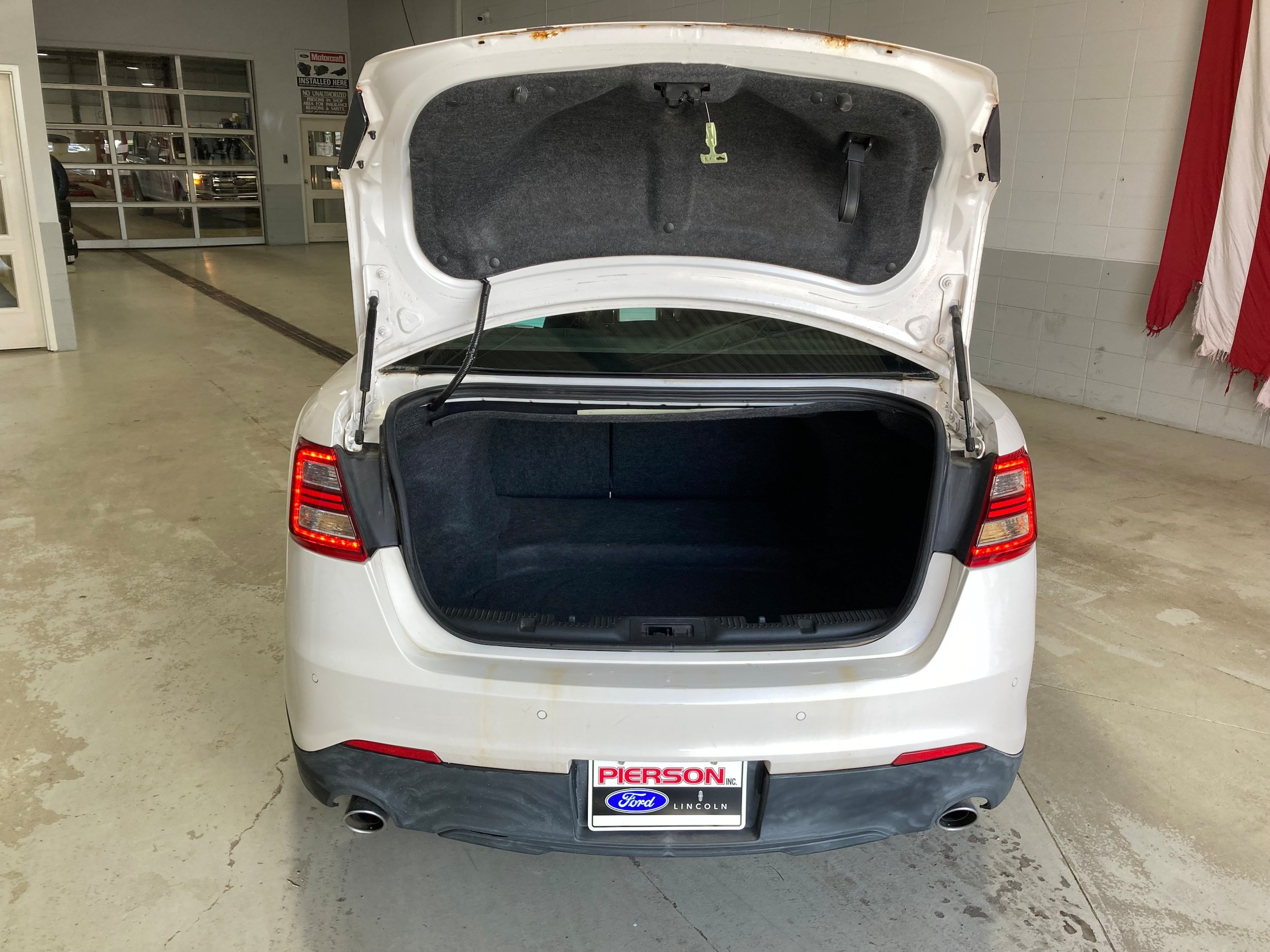 Used 2013 Ford Taurus SEL FWD image 12