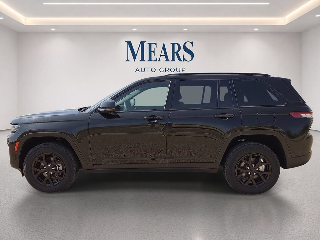 Used 2025 Jeep Grand Cherokee Altitude AWD/4WD image 2